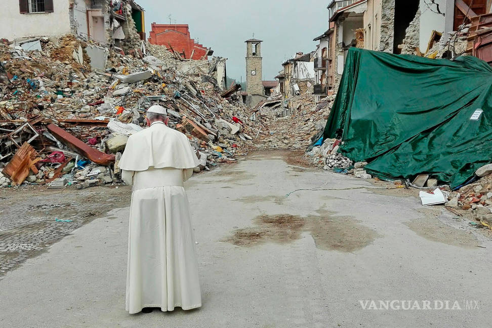 $!Papa Francisco visita de sorpresa Amatrice, pueblo italiano devastado por el terremoto (fotos)