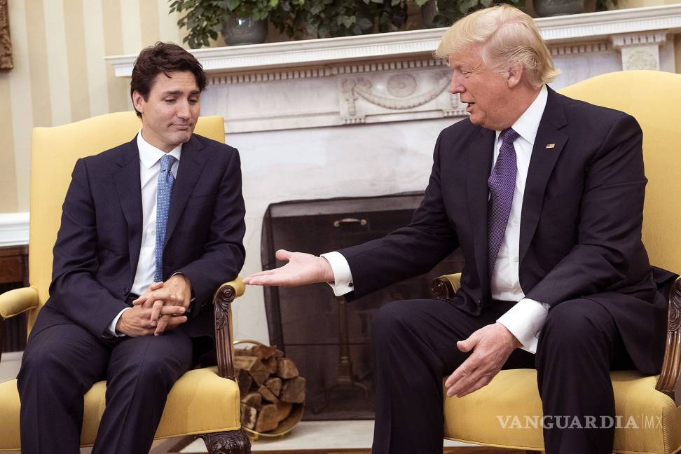 $!El peculiar (e incómodo) apretón de manos de Trump explicado por el lenguaje corporal