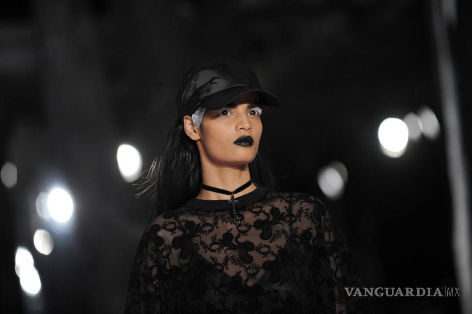 $!Triunfa Rihanna con colección de moda en NY