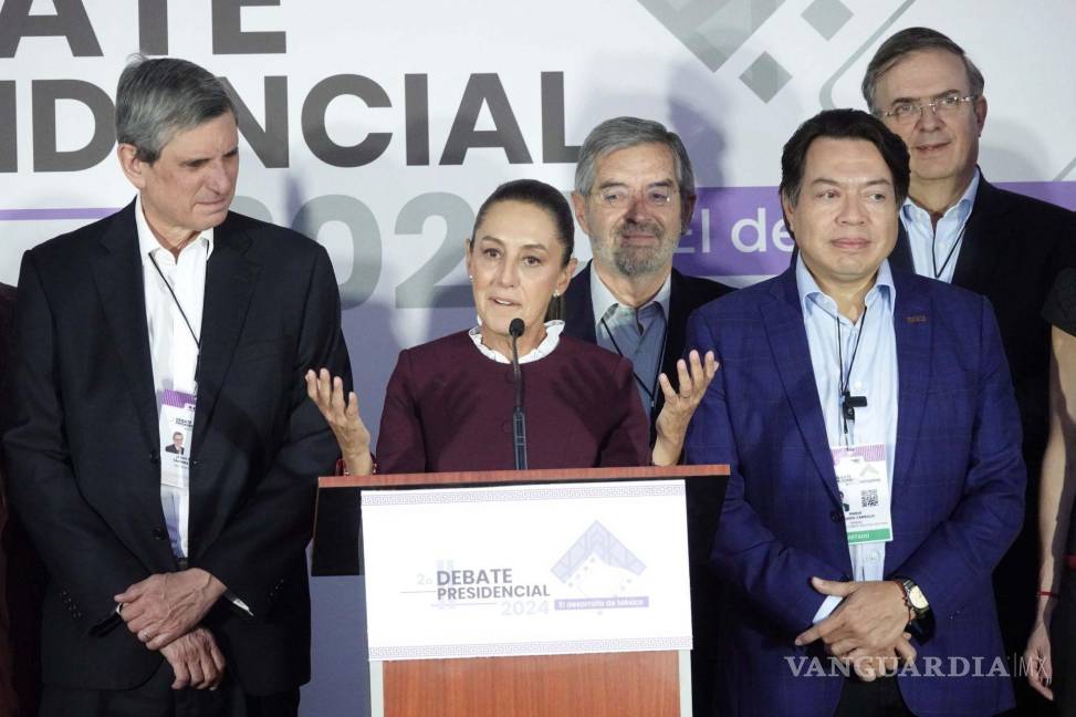 $!Claudia Sheinbaum, candidata de Morena por la presidencia de México, acompañada de su gabinete, a su llegada al Segundo Debate Presidencial.