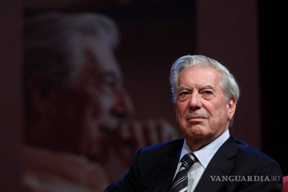 $!Ojalá periódicos en papel no desaparezcan frente a tecnología: Vargas Llosa