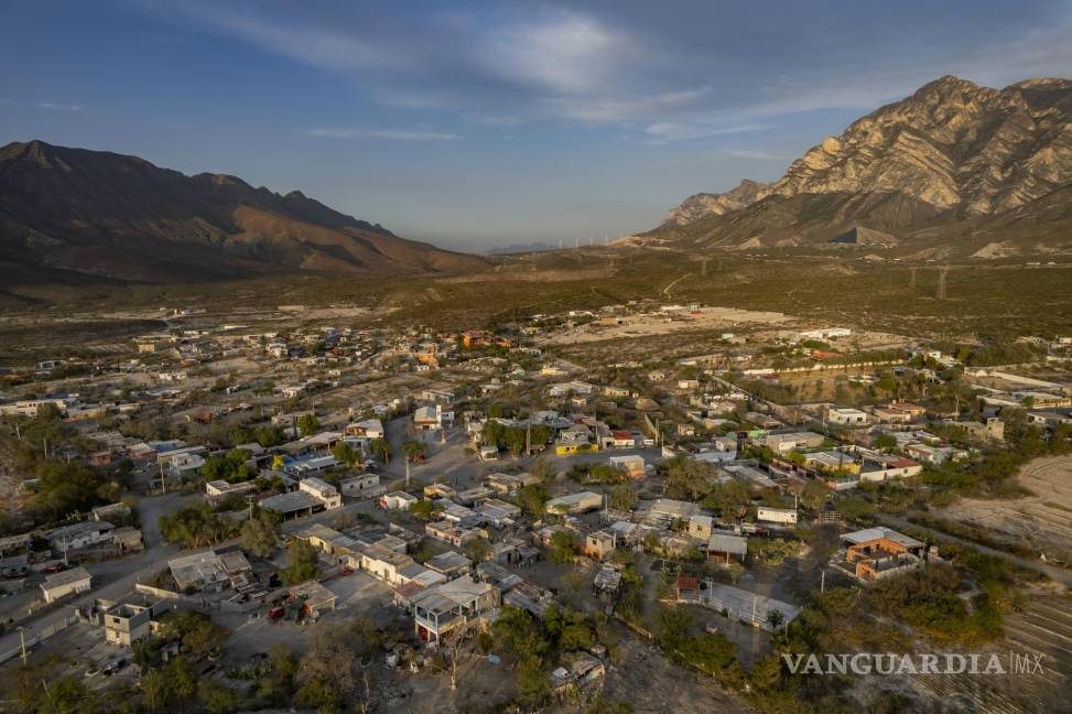 A la entrada del ejido se pueden observar muchas casas con terrenos amplios, pero parecen deshabitadas. $!A la entrada del ejido se pueden observar muchas casas con terrenos amplios, pero parecen deshabitadas.