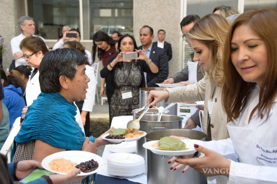 $!Angélica Rivera visita a enfermos del Hospital Juárez
