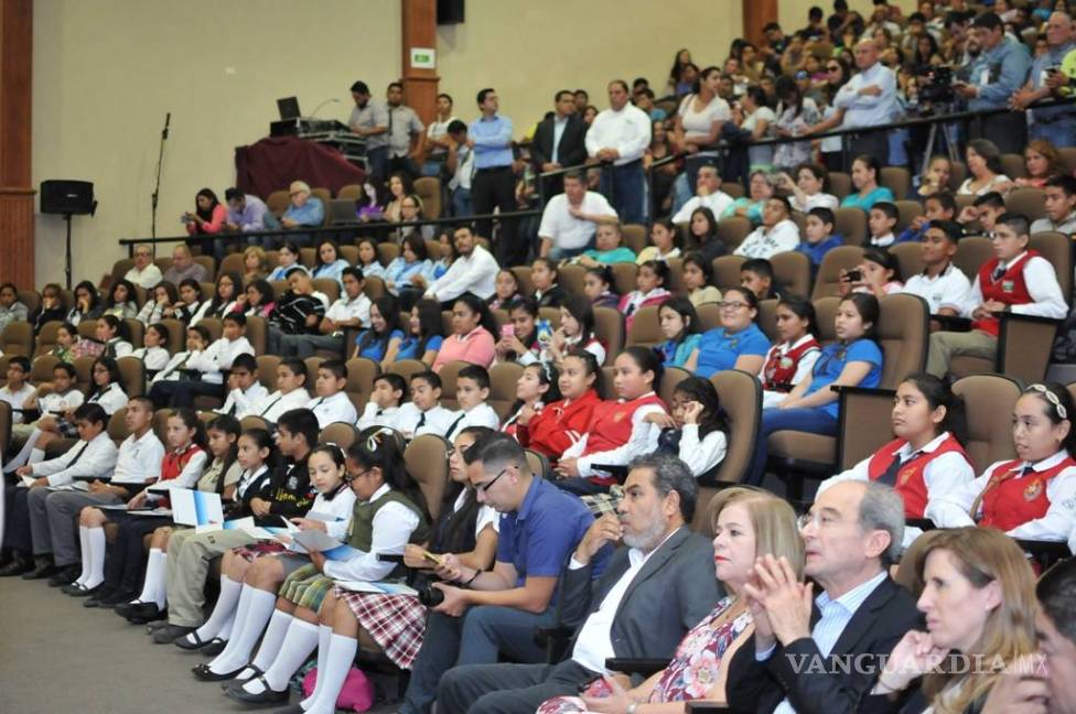 $!BBVA Bancomer entrega becas a estudiantes del norte de Coahuila