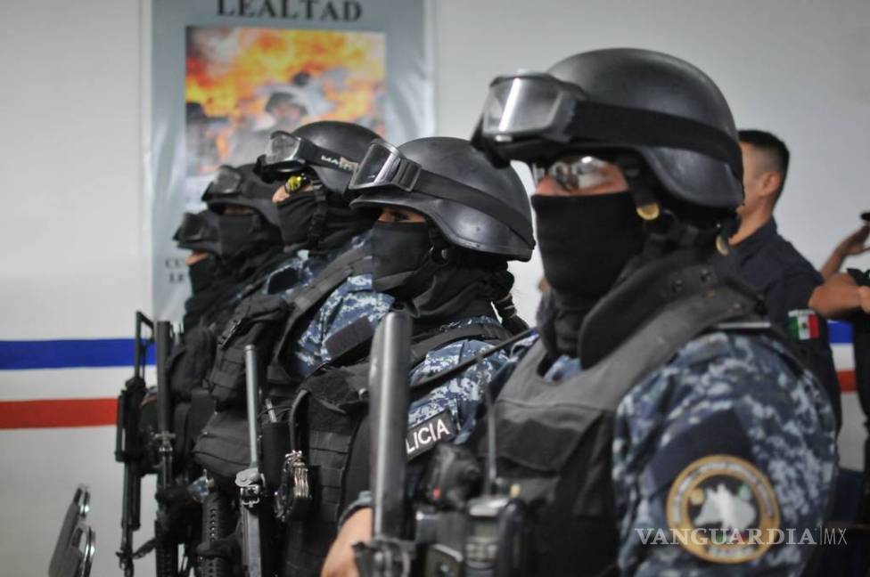 $!Entregan apoyos a elementos policiacos de Monclova