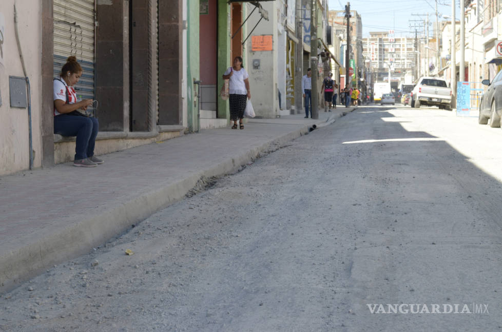 $!Se eternizan obras de pavimentación en calles de Saltillo; alcalde justifica demora