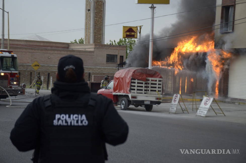 $!Explosión de válvulas generó incendio en restaurante Los Tacos de Checo