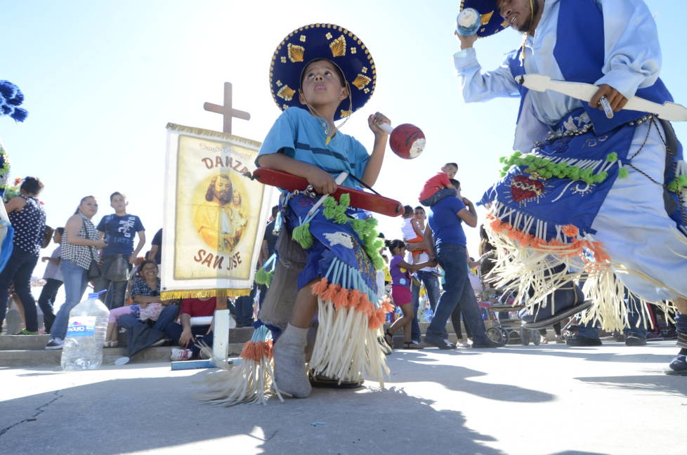 $!Reúne a 900 matlachines fiesta de música, plumas y colores en Saltillo