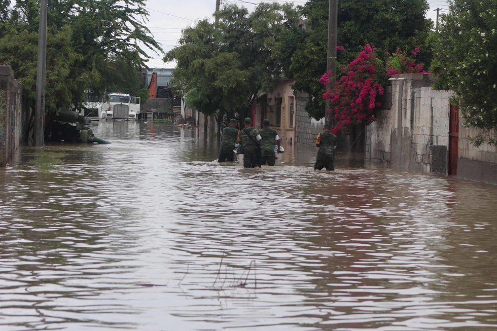 $!‘Ahogan’ lluvias a Torreón; suspende SEP clases en la Región Laguna