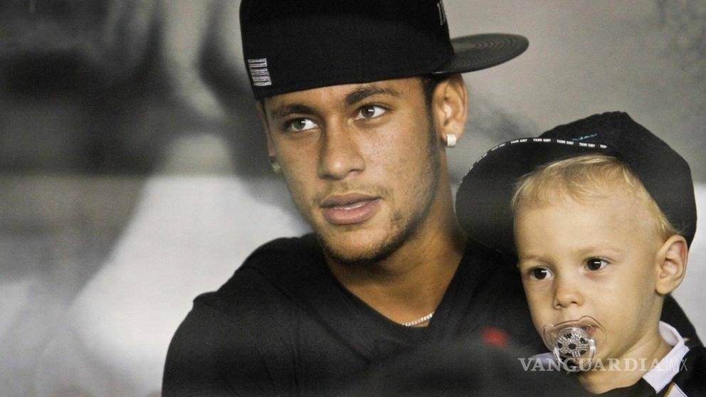 $!Justicia condena a Neymar a pagar 14 mil dólares a médico que atendió parto de su hijo en 2011