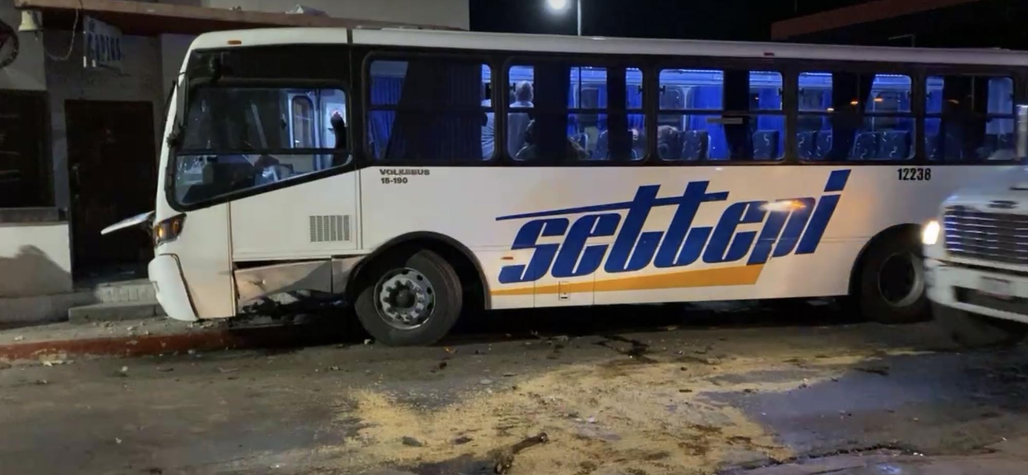 Aparatoso Accidente En La Zona Centro De Saltillo En Contra De Un