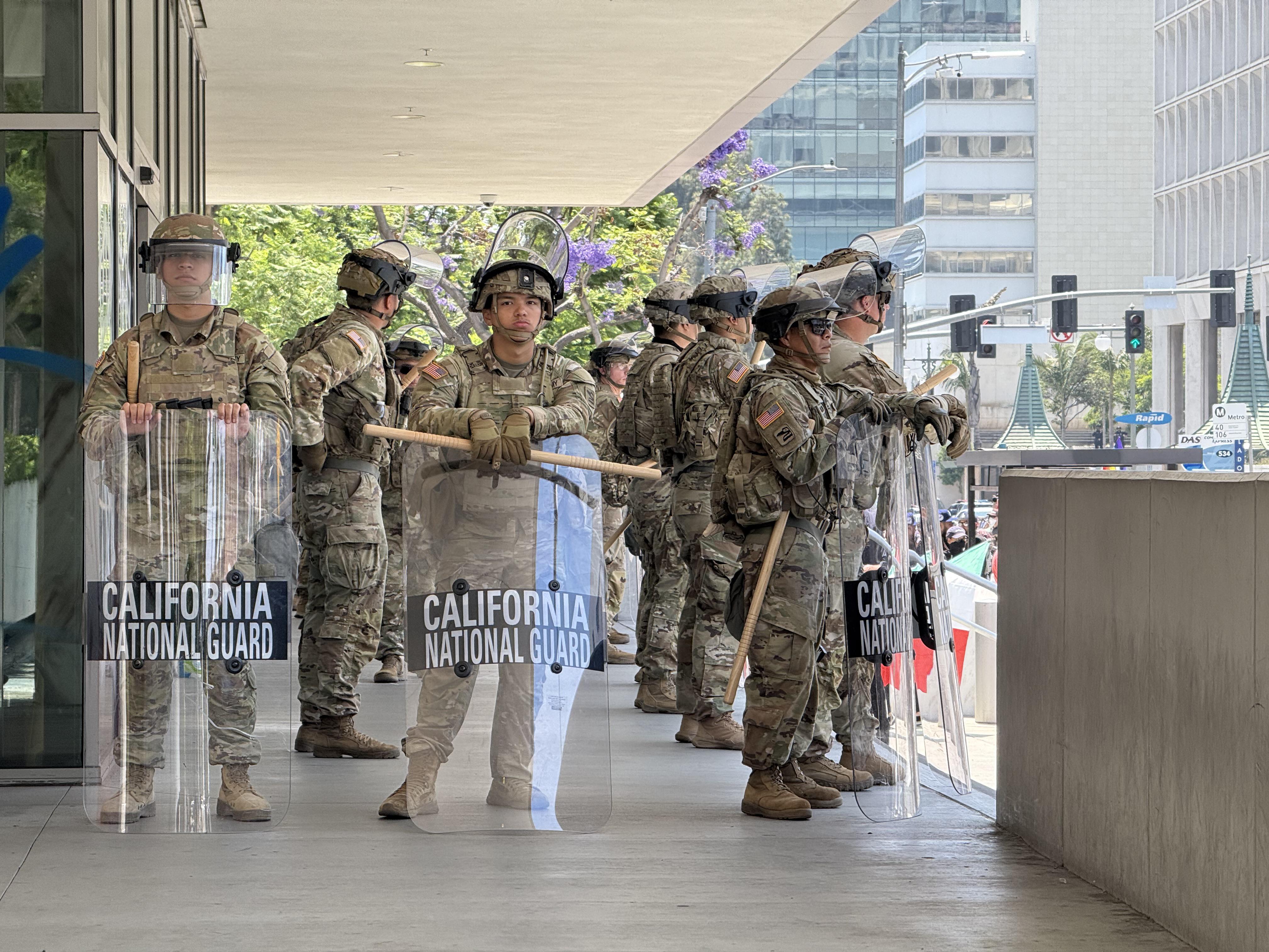 Envían a otros 2 mil elementos de Guardia Nacional de EU a Los Ángeles, para contener protestas. Noticias en tiempo real