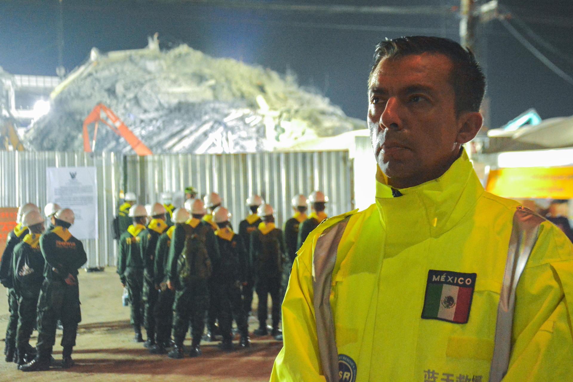 Conoce a Francisco Bolio, un mexicano que participa en la búsqueda de sobrevivientes del terremoto en Bangkok. Noticias en tiempo real