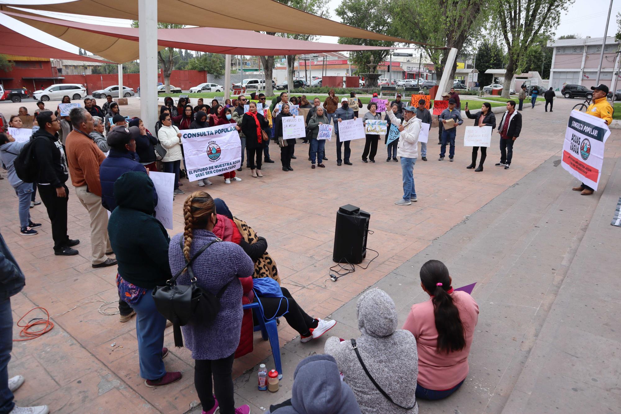 Morenistas protestan en Presidencia Municipal contra extensión de contrato a Aguas de Saltillo. Noticias en tiempo real