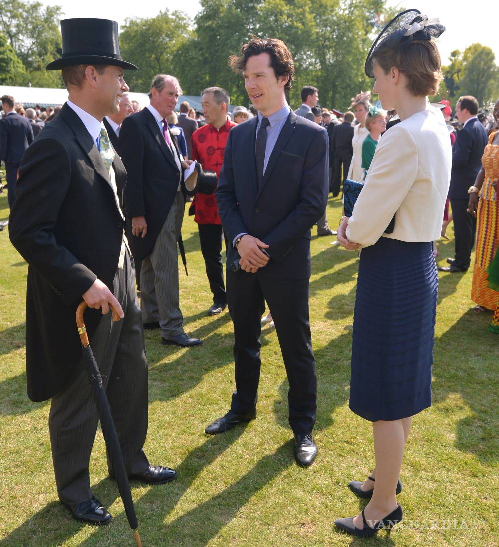 $!Cumberbatch recibe la medalla de Caballero de la Orden del Imperio Británico