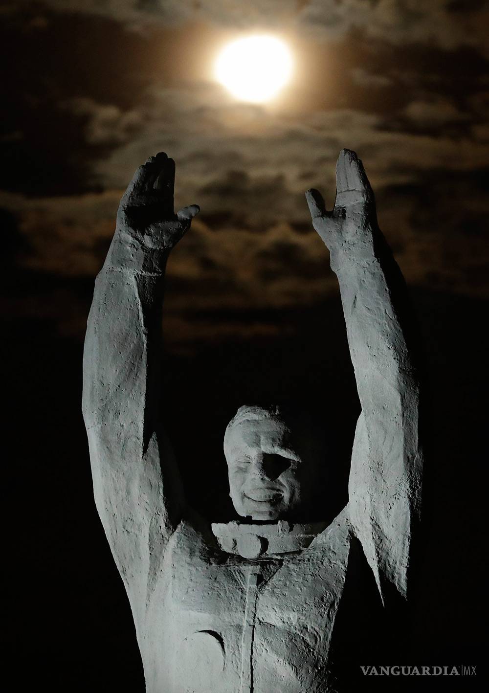 $!Así luce la 'Súper Luna' en el mundo, las primeras fotos