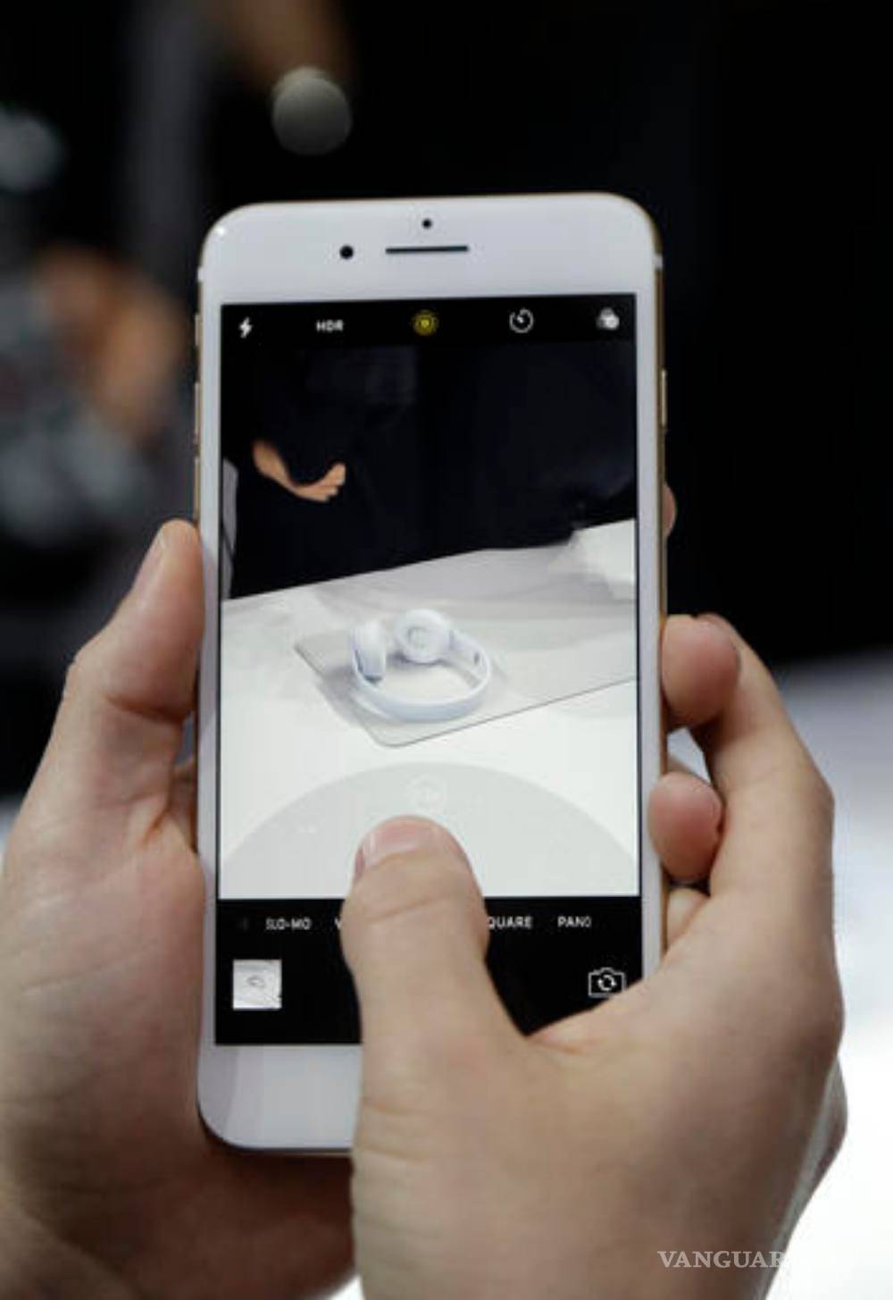 $!Apple espera salir de la crisis con el nuevo iPhone 7