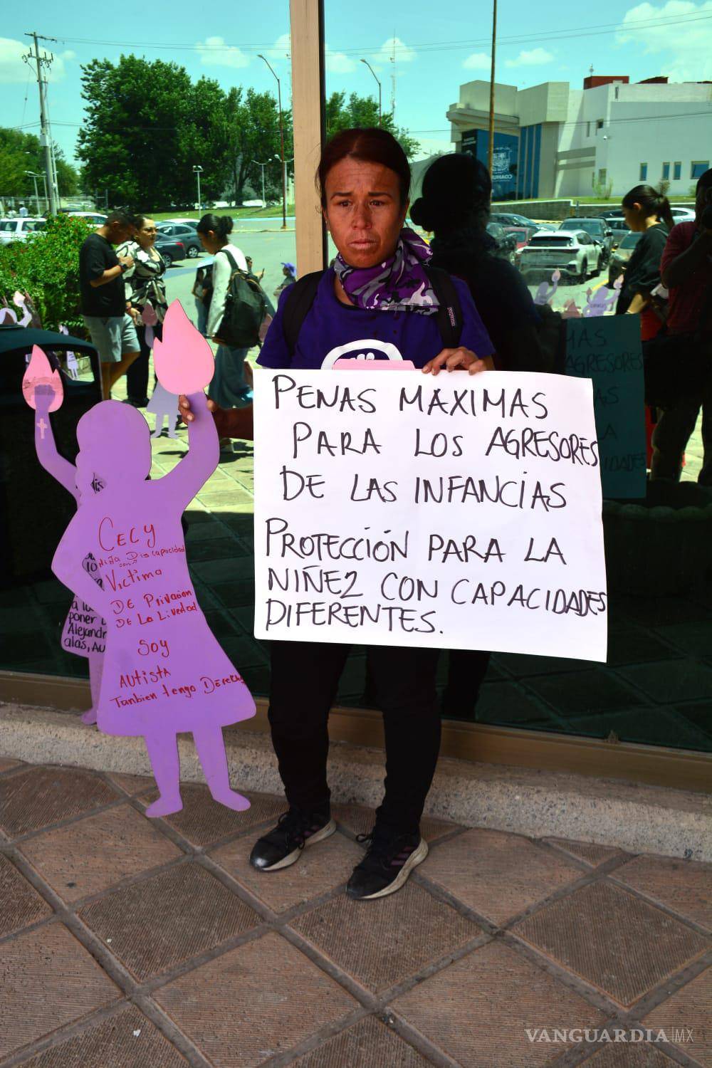 $!La protesta reunió a familiares de víctimas, quienes denunciaron abandono institucional y exigieron mayor apoyo de las autoridades.
