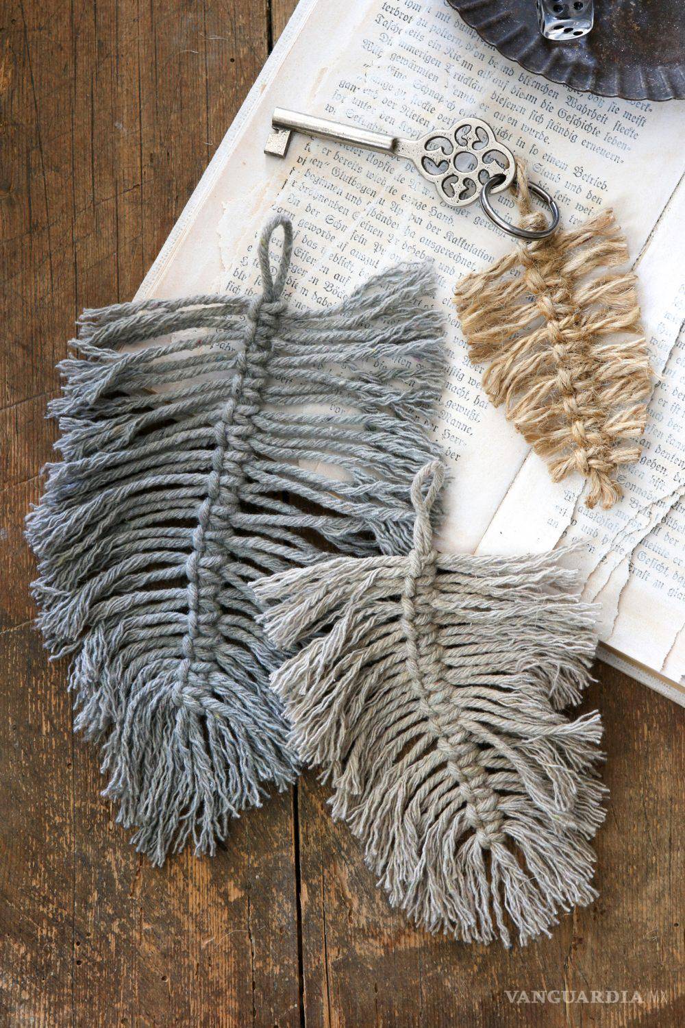 $!Las plumas colgantes en macramé son una forma especial de aportar encanto a un espacio.