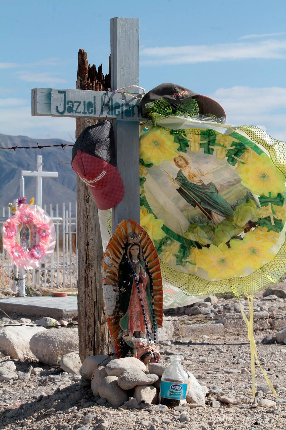 $!La extraña historia de un pueblo donde la gente se quiere morir