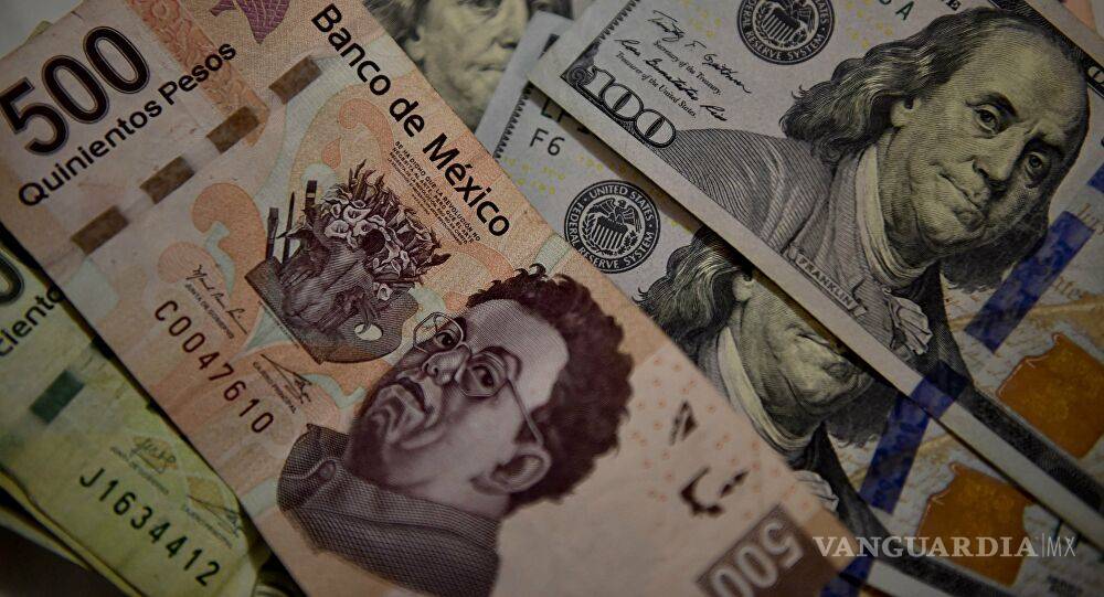 Peso perfila quinto día de ganancias; dólar baja a 23.33 unidades