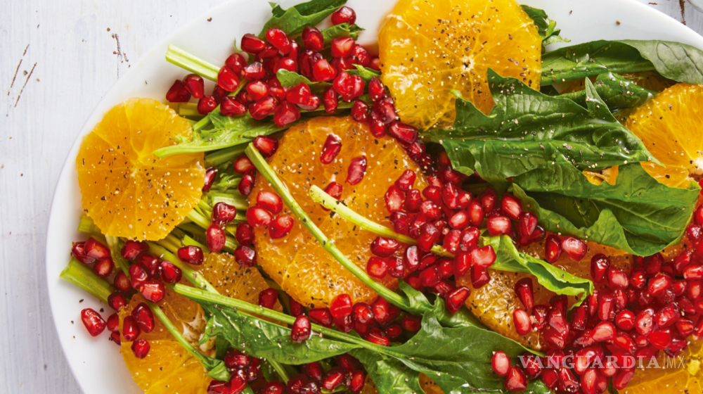 $!Ensalada de granada y espinacas con aderezo de naranja