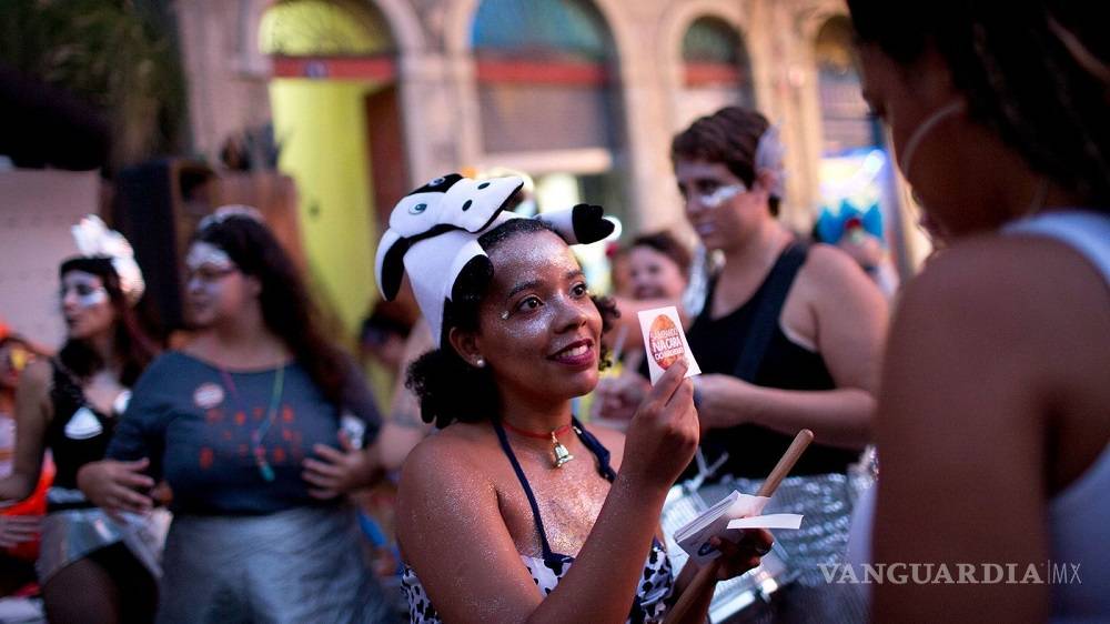 $!Brasil no olvida sus problemas con el inicio del Carnaval