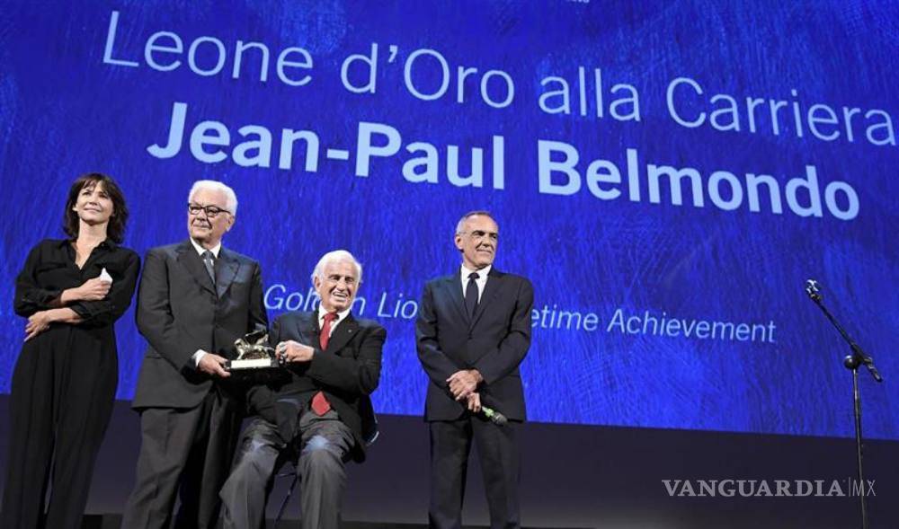 $!El icono del cine francés Jean-Paul Belmondo recibe el León de Oro