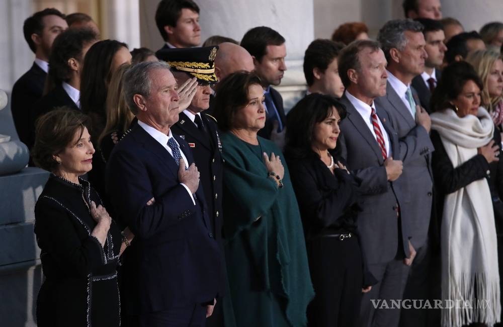 $!El Capitolio de EU abraza los restos del expresidente de EU George H. W. Bush (Fotogalería)