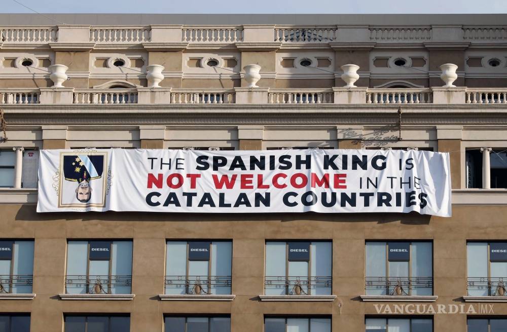 $!Música, flores y poesía, Barcelona recuerda a las víctimas de atentado en las La Rambla