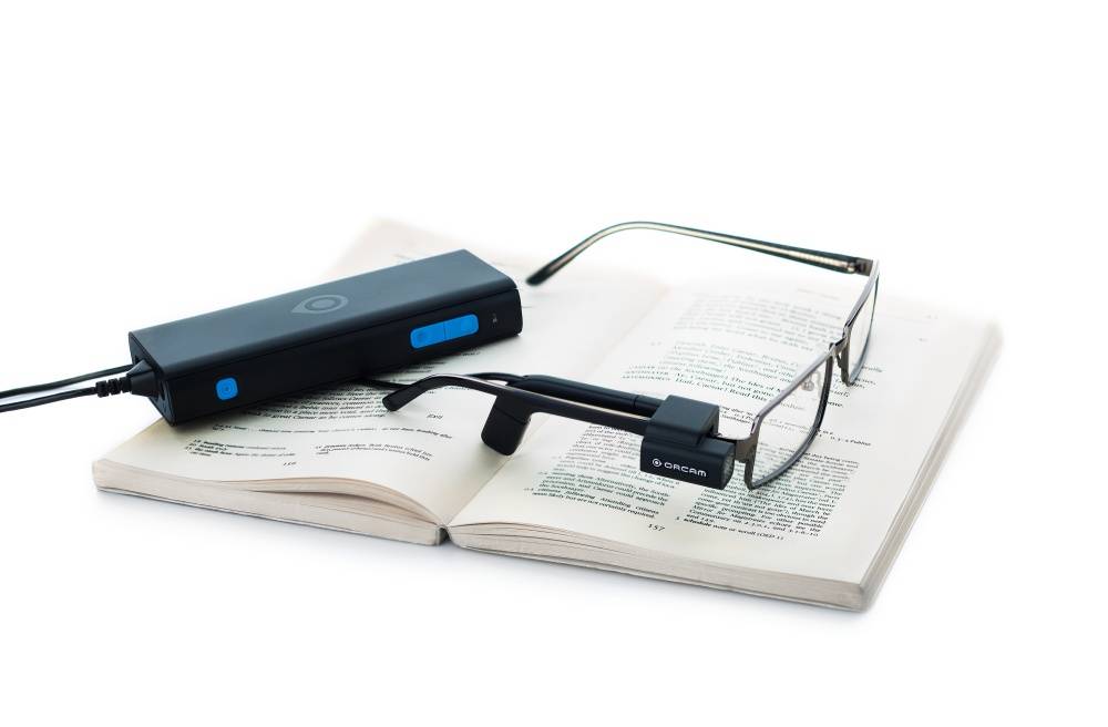 $!Con el OrCam MyEye las personas ciegas o con baja visión escuchan lo que no ven