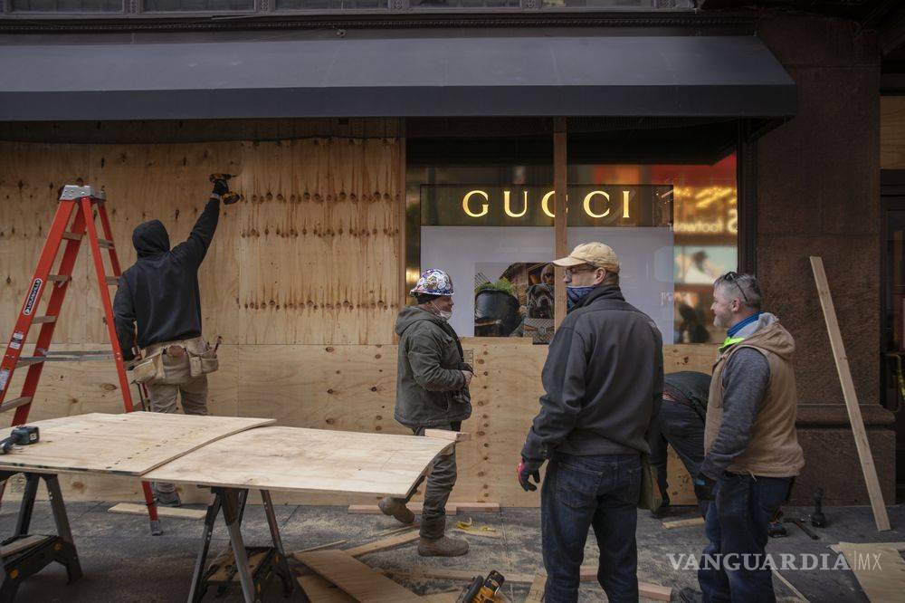 $!Migrantes mexicanos se encargan de 'blindar' edificios en Washington