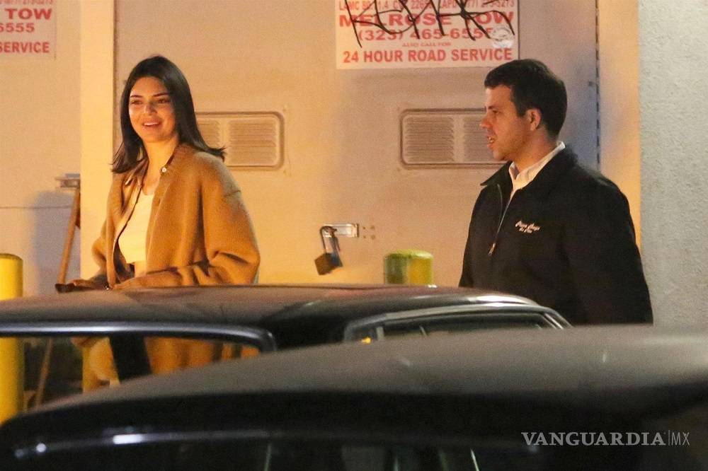 $!Kendall Jenner presume nuevo prospecto; ¿quién es el misterioso acompañante?