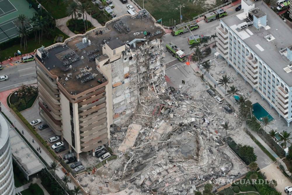 $!Edificio en Miami Beach se derrumba, hay un muerto y 51 personas desaparecidas