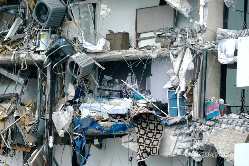 $!Edificio en Miami Beach se derrumba, hay un muerto y 51 personas desaparecidas