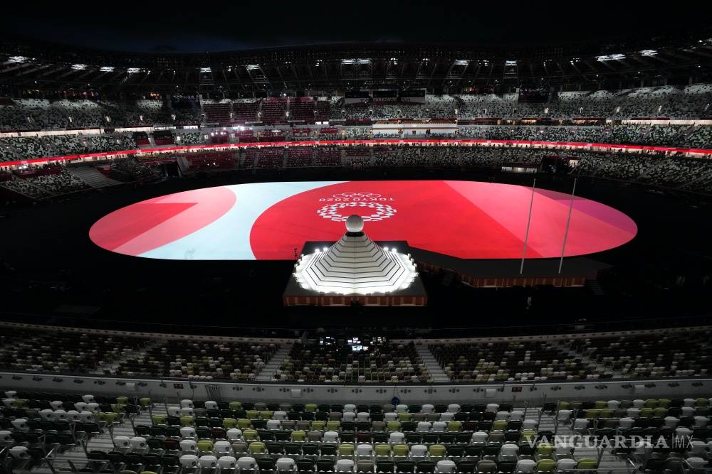 $!En imágenes; sin público, un espectáculo colorido y manifestantes anti-olímpicos se inaugura Tokio 2020