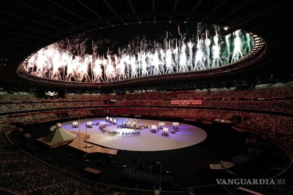 $!En imágenes; sin público, un espectáculo colorido y manifestantes anti-olímpicos se inaugura Tokio 2020