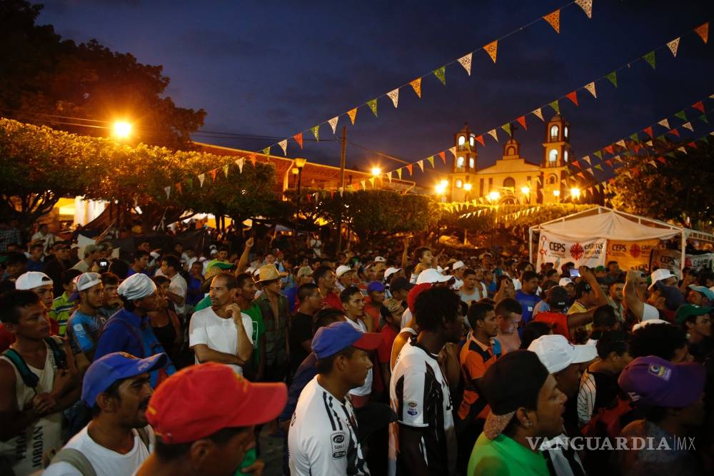 $!Enfermeras y médicos voluntarios ayudan caravana de migrantes