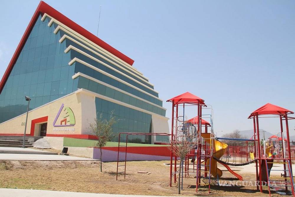 $!Colocan primera piedra de nuevo Biblioparque en Saltillo