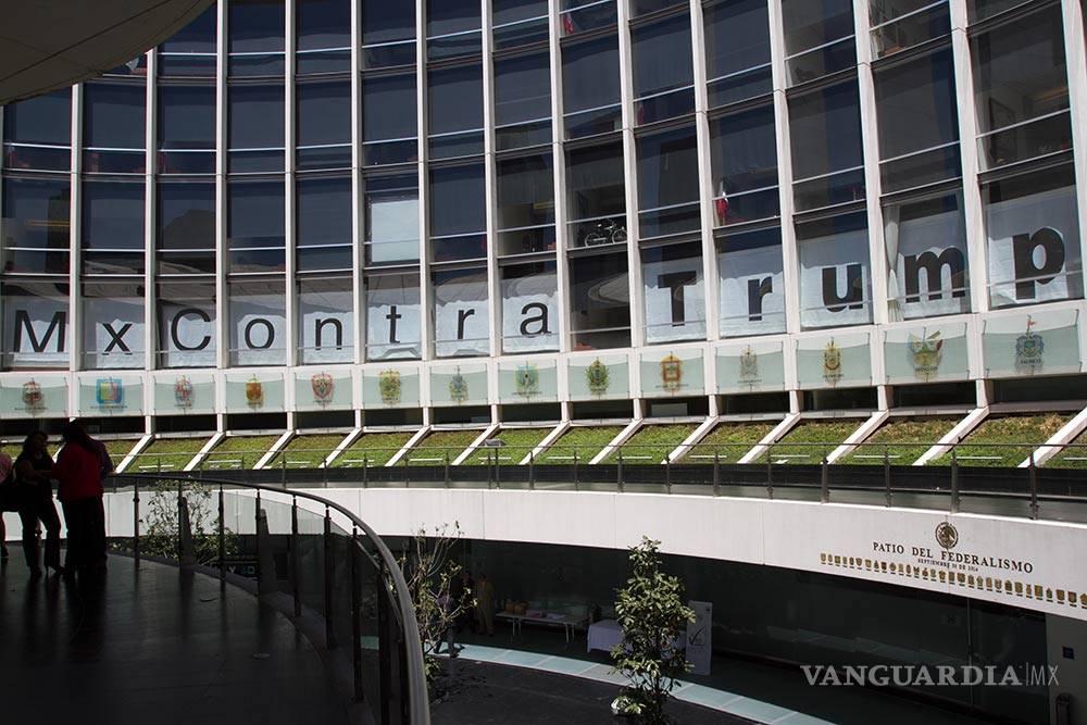 $!Perredistas crean 'muro' contra Donald Trump en el Senado