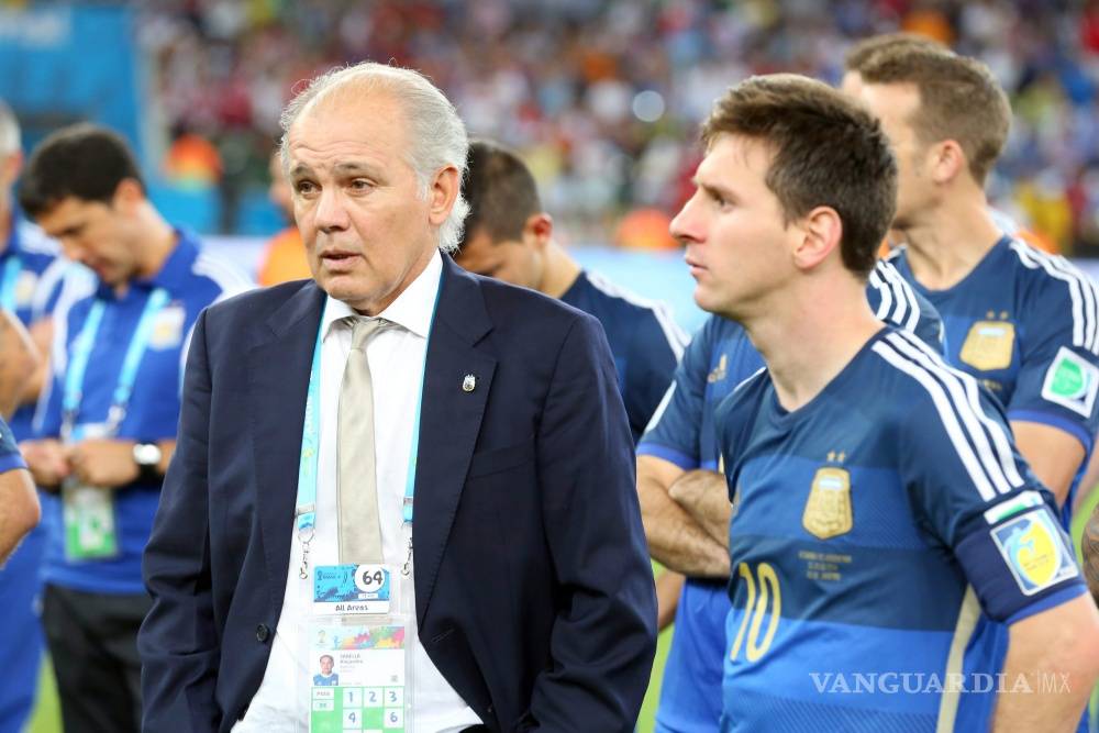 $!Estos son los 8 entrenadores de Lionel Messi en la albiceleste