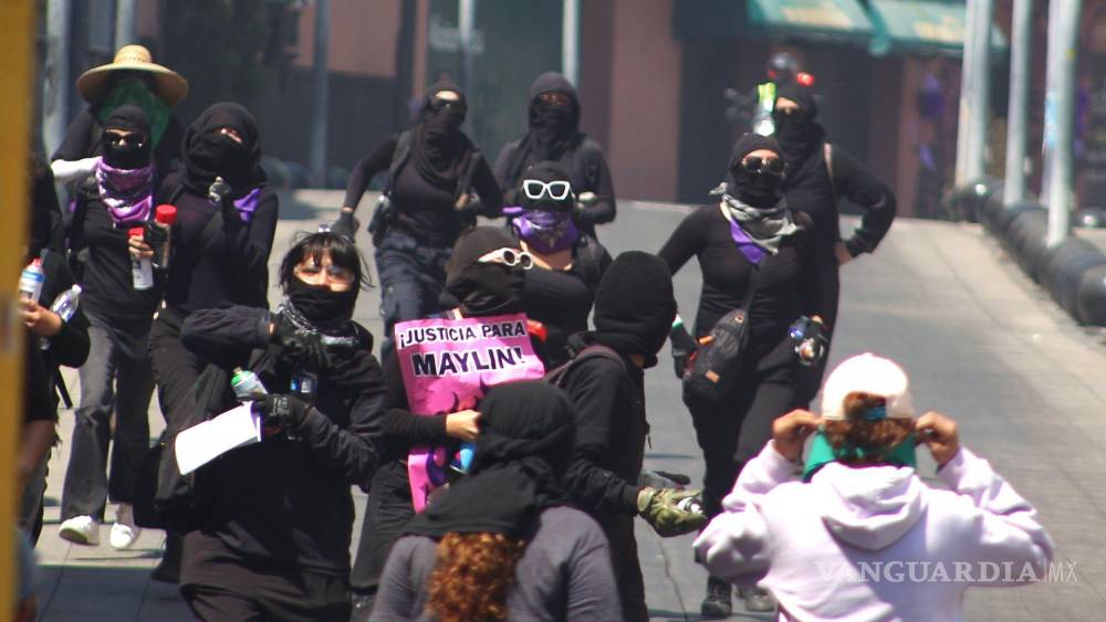 Bloque Negro escolta a los colectivos y mujeres durante el 8M en la CDMX