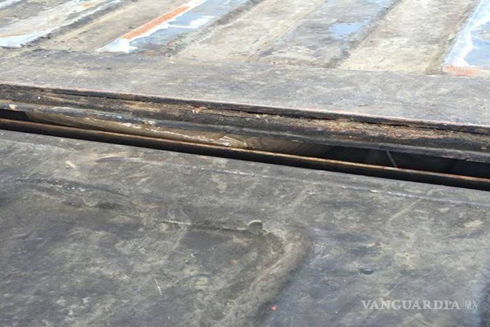 $!Respaldan binomios caninos captura de tres hombres con 47 paquetes de mariguana