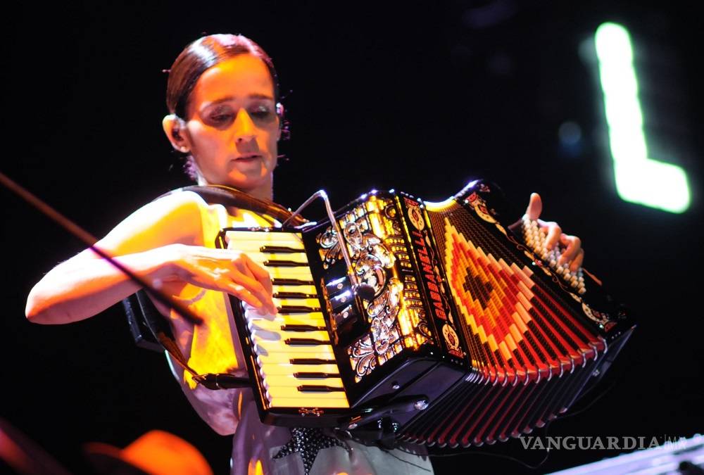 $!¿Julieta Venegas está embarazada? Fotos podrían confirmarlo