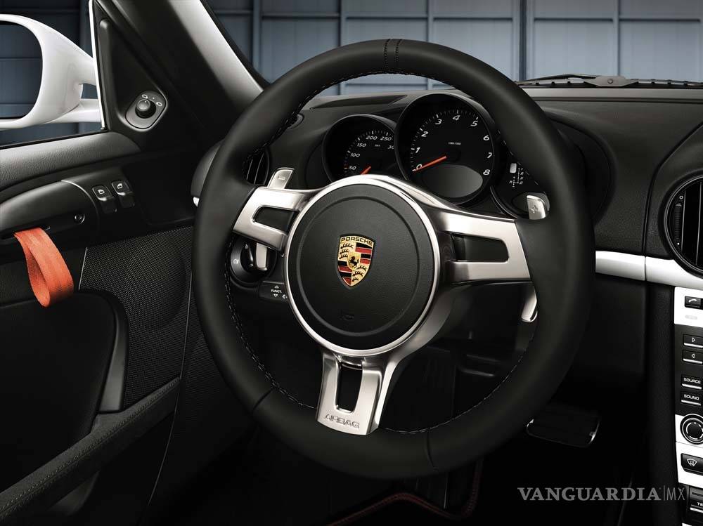 $!70 años de Porsche; dar 'voz' al Delorean, hasta tractores, 10 anécdotas en su legendaria historia