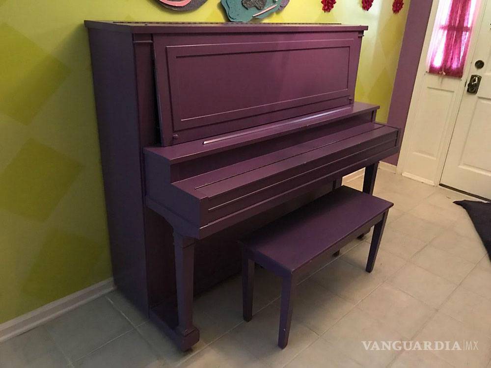 $!Subastan en EU unas botas y un piano utilizados por Prince
