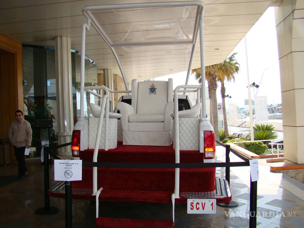 $!Exhiben en Saltillo Papamóvil que usó el Papa Francisco