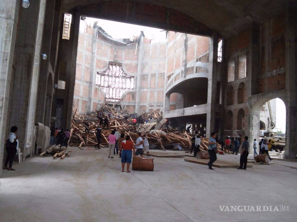 $!Cuatro muertos tras derrumbe en catedral de Tuxtepec, Oaxaca