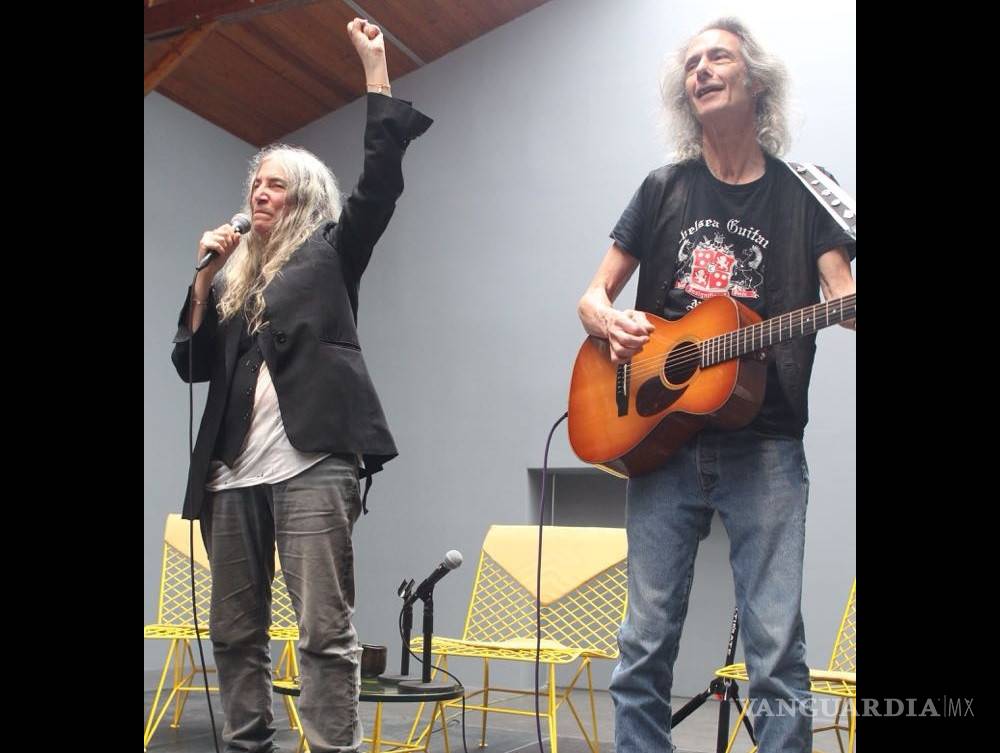 $!La leyenda Patti Smith, desde México levanta la voz por Ayotzinapa, los periodistas y las mujeres
