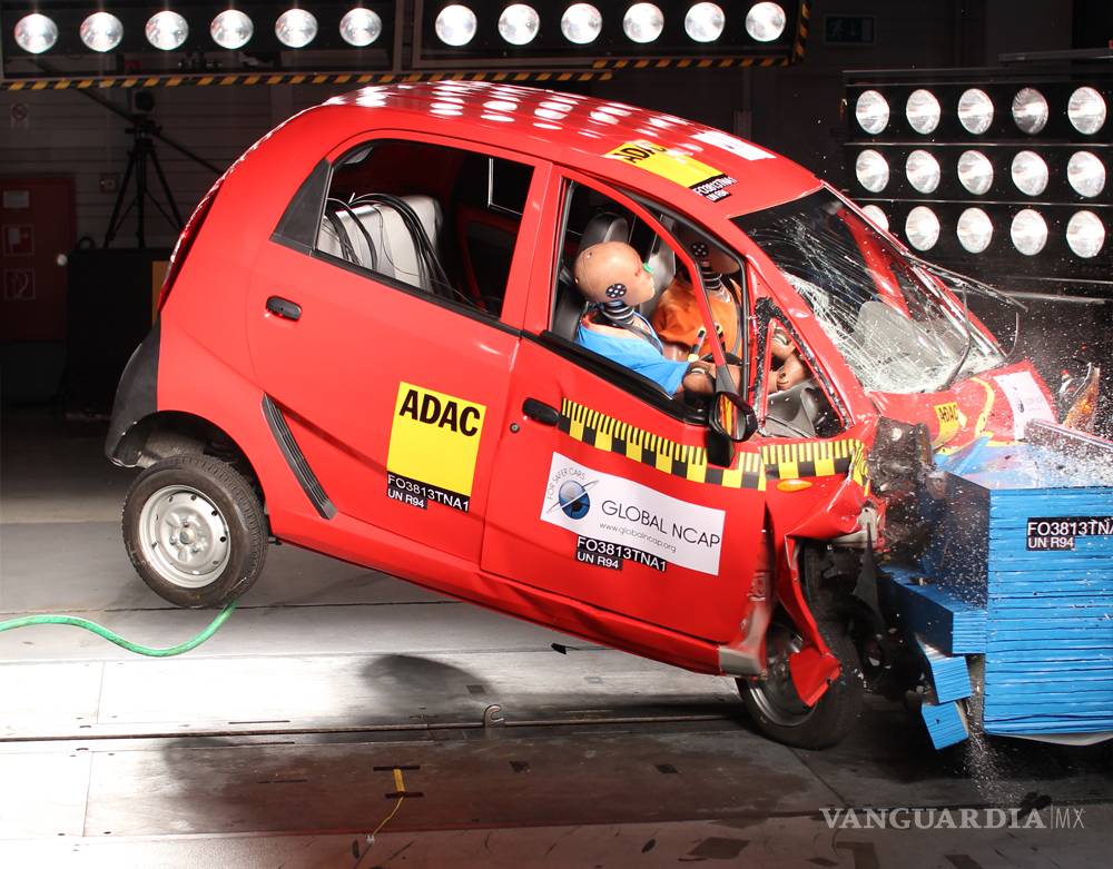 $!El Tata Nano dice adiós, el coche más barato del mundo... y peligroso